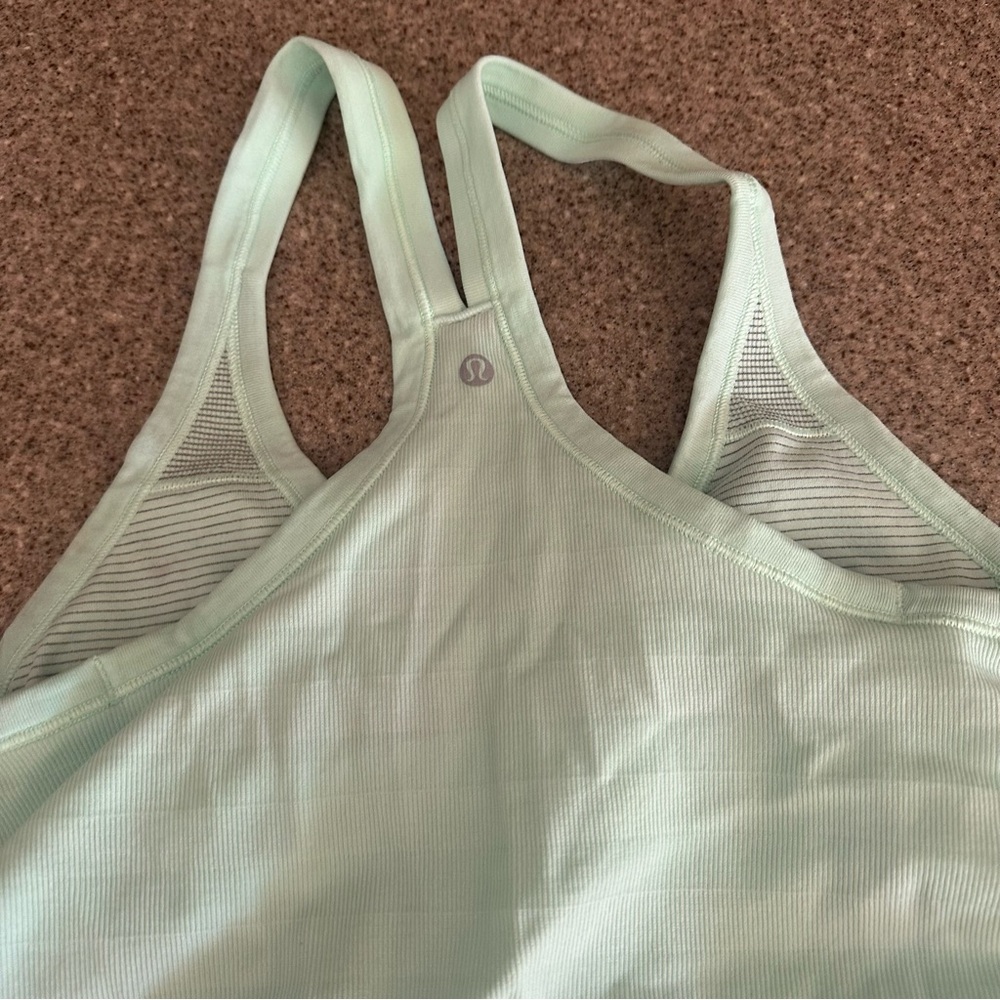 Lululemon RARE and in excellent condition women’s 4 Ebb to Street - Picture 3 of 4